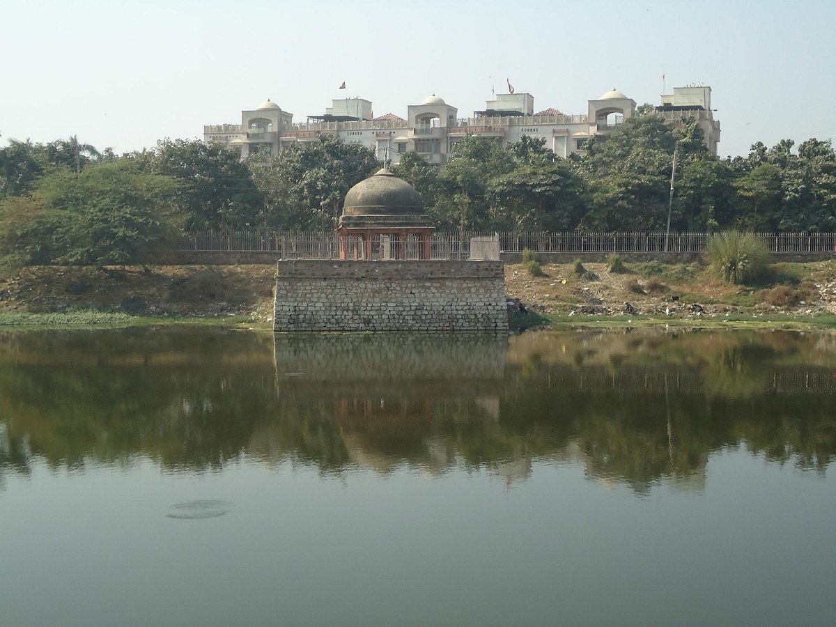 You are currently viewing Hauz i Shamsi – water reservoir by Iltutmish in 1230 CE