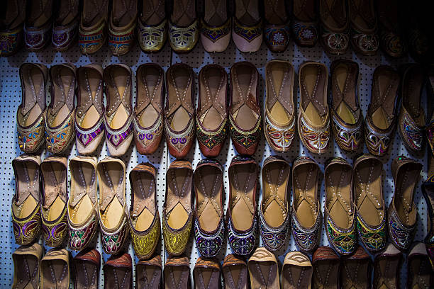 Read more about the article Exploring the Vibrant and Colorful Colaba Causeway Market in Mumbai