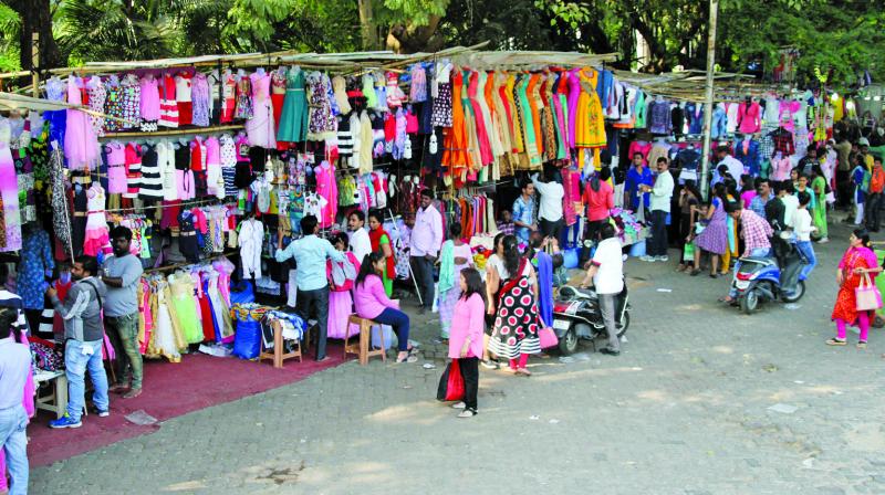 Read more about the article Linking Road market – a famous shopping hub in Bandra Mumbai
