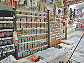 Read more about the article Linking Road market – a famous shopping hub in Bandra Mumbai