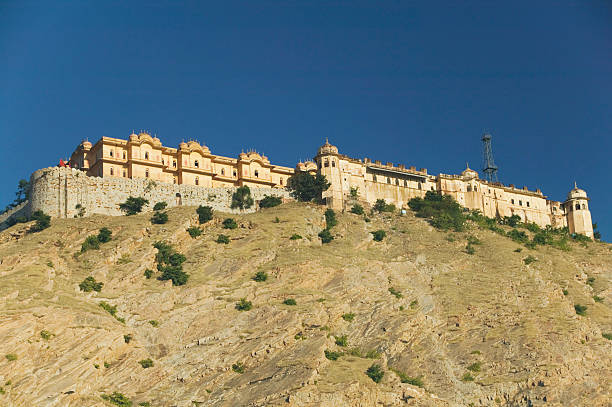 You are currently viewing Nahargarh fort on the top of Aravalli hills in the Pink City, Jaipur